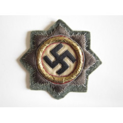 Cruz alemana en oro. Tela.