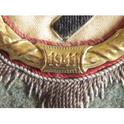 Cruz alemana en oro. Tela.