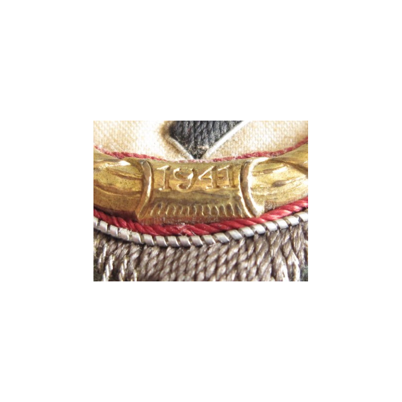 Cruz alemana en oro. Tela.