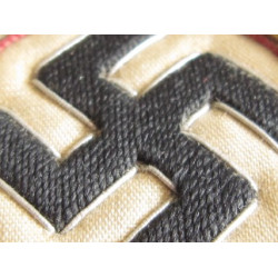 Cruz alemana en oro. Tela.