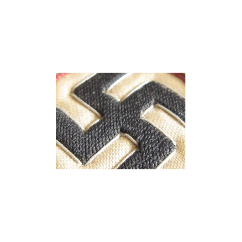 Cruz alemana en oro. Tela.