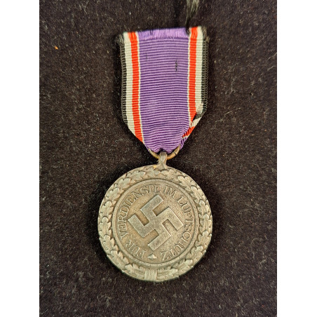 Medalla del Luftschutz - Bruno Mado Medals