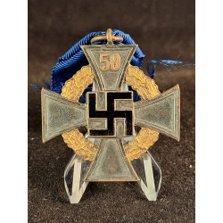 Medalla de 50 años de Servicio Leal al estado.