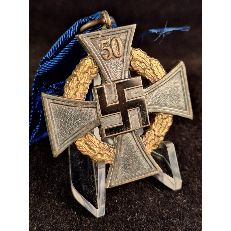 Medalla de 50 años de Servicio Leal al estado.