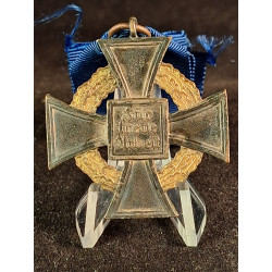 Medalla de 50 años de Servicio Leal al estado.