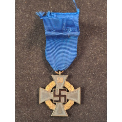 Medalla de 50 años de Servicio Leal al estado.