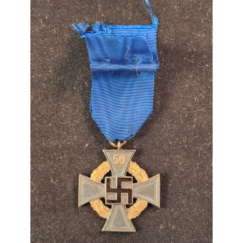 Medalla de 50 años de Servicio Leal al estado.