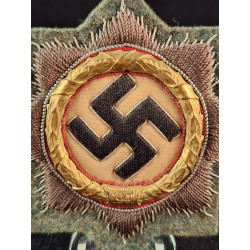 Cruz alemana en oro. Tela.