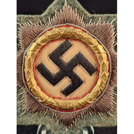 German Cross in Gold. Cloth.