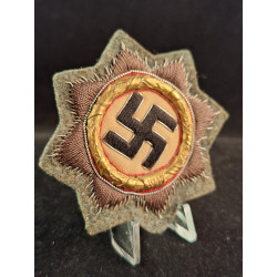 Cruz alemana en oro. Tela.