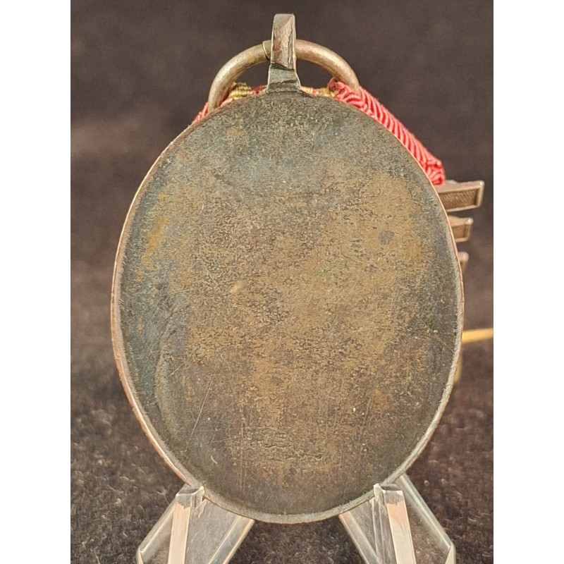 Medalla de Bilbao con cuatro pasadores.