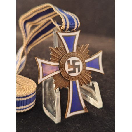Cruz de las Madres en bronce.