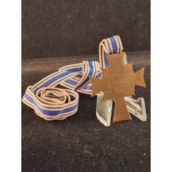 Cruz de las Madres en bronce.