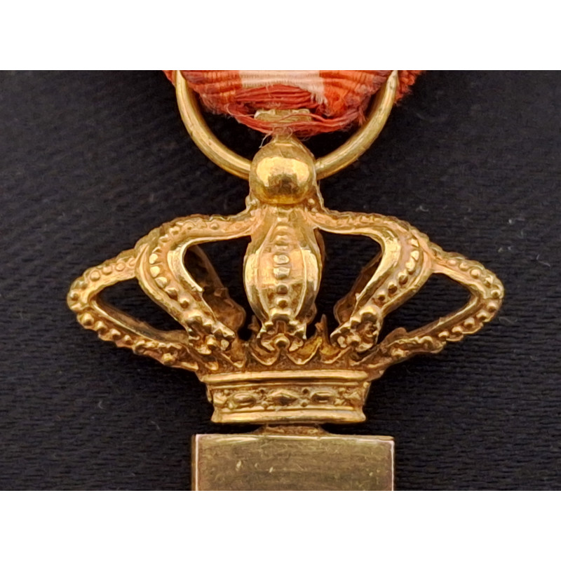 Cruz del Mérito Militar Rojo. - Bruno Mado Medals
